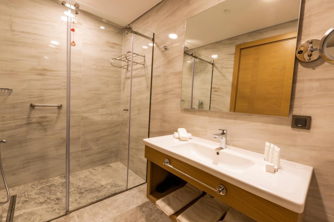 Radisson Hotel Istanbul Harbiye Екстериор снимка