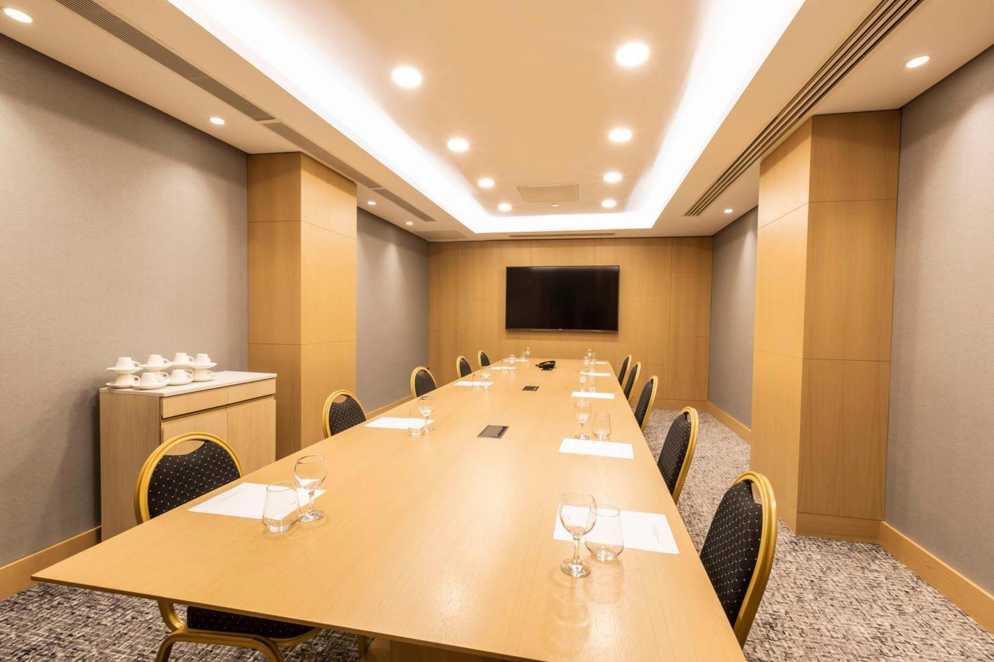 Radisson Hotel Istanbul Harbiye Екстериор снимка